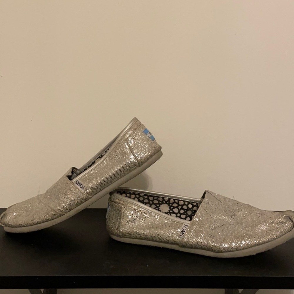 Women’s sparkly toms